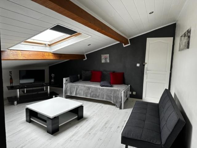 Appartement Mansarde Et Climatise 50 M2 Pompignan  외부 사진