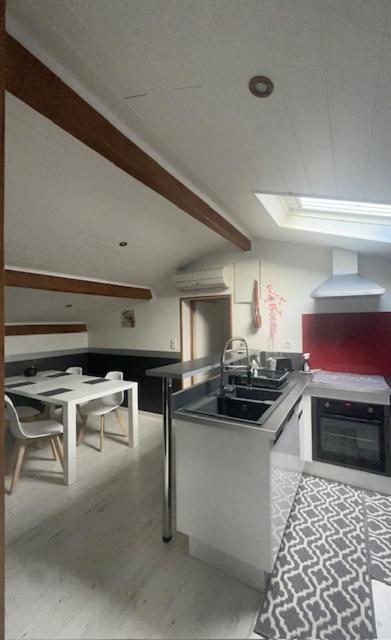 Appartement Mansarde Et Climatise 50 M2 Pompignan  외부 사진